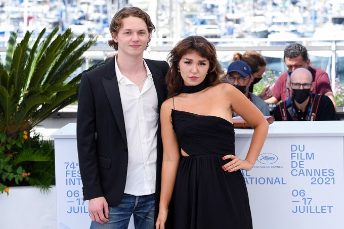 Jack & Mercedes Kilmer Strike A Pose At The ‘Val’ Photocall