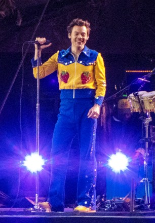 Harry Styles performs on the opening night of his "Love On Tour" tour at the Ibrox stadium in Glasgow, 11 June.

Pictured: Harry Styles
Ref: SPL5318248 110622 NON-EXCLUSIVE
Picture by: SplashNews.com

Splash News and Pictures
USA: +1 310-525-5808
London: +44 (0)20 8126 1009
Berlin: +49 175 3764 166
photodesk@splashnews.com

World Rights