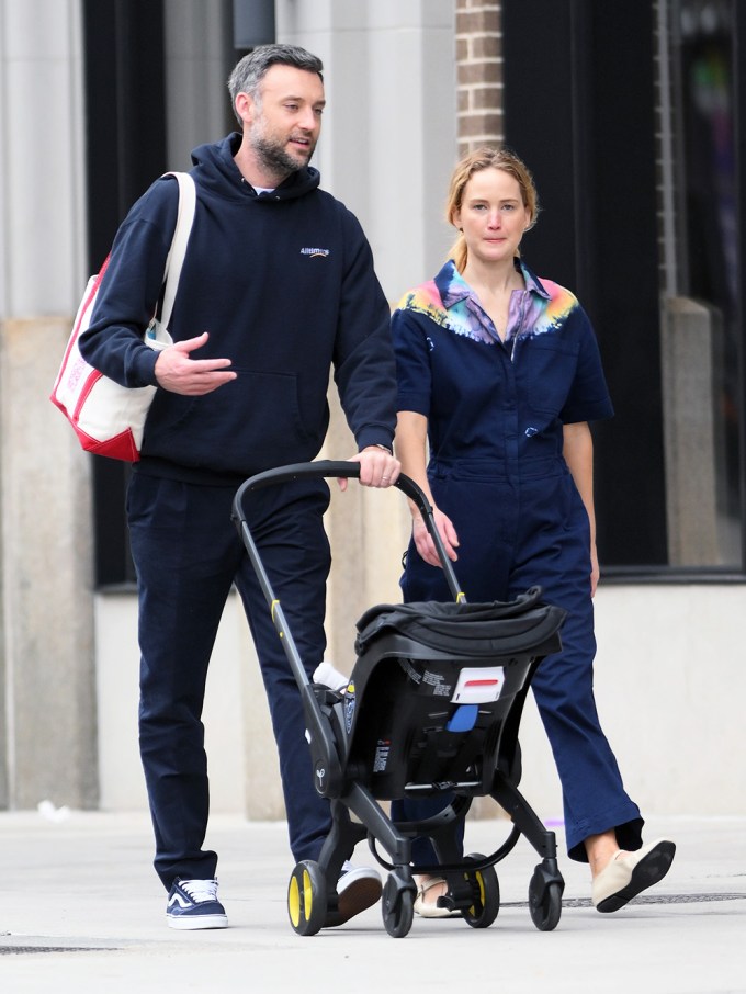 Jennifer Lawrence goes to lunch in NYC with her family