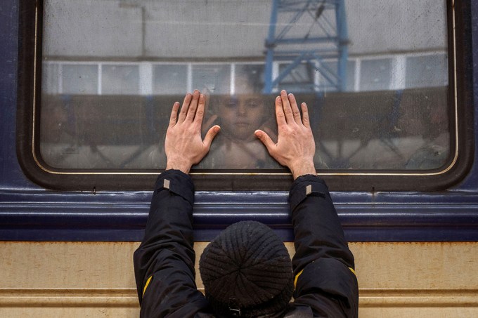 A Ukrainian Says Goodbye To His Daughter