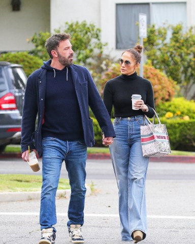 Santa Monica, CA  - *EXCLUSIVE*  - Ben Affleck and Jennifer Lopez coordinate in denim as the pair are seen enjoying their coffees while starting off their day. Jlo sported high waisted flared jeans paired witha. high neck top and wedges. The singer carried a stylish Christian Dior tote for the outing and swept her hair into a high bun.

Pictured: Ben Affleck, Jennifer Lopez

BACKGRID USA 9 MAY 2023 

USA: +1 310 798 9111 / usasales@backgrid.com

UK: +44 208 344 2007 / uksales@backgrid.com

*UK Clients - Pictures Containing Children
Please Pixelate Face Prior To Publication*