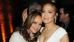 Leah Remini, Jennifer Lope
