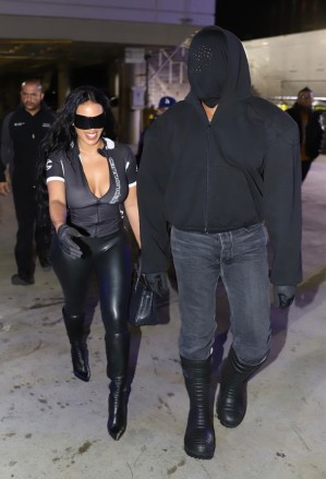 Los Angeles, CA - *EXCLUSIVE* - Kanye West signs for fans as he and his new girlfriend Chaney Jones arrive at the Lakers game at the Crypto.com Arena in Los Angeles.Pictured: Kanye West, Chaney JonesBACKGRID USA 11 MARCH 2022 BYLINE MUST READ: Flash / BACKGRIDUSA: +1 310 798 9111 / usasales@backgrid.comUK: +44 208 344 2007 / uksales@backgrid.com*UK Clients - Pictures Containing ChildrenPlease Pixelate Face Prior To Publication*