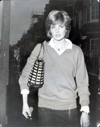 Lady Diana Spencer
Princess Of Wales Before Marriage 1980 Only Lady Diana Spencer At Her Flat Today....royalty Pkt 559 - 97690 Lp3d