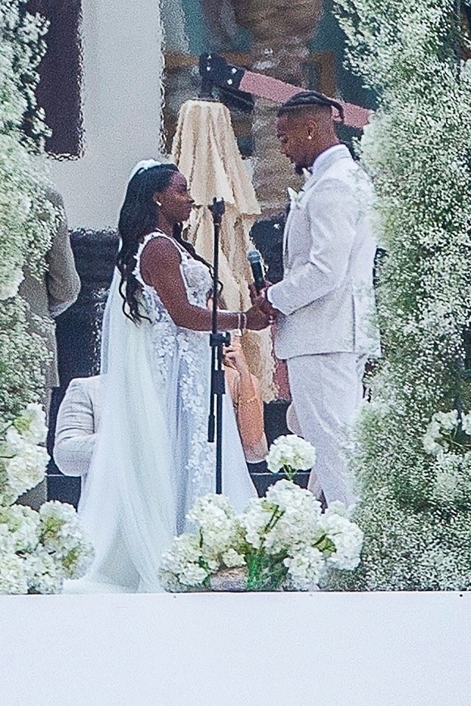 Simone Biles & Jonathan Owens wed in Cabo