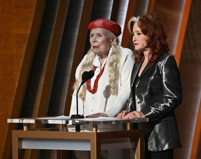 Joni Mitchell & Bonnie Raitt Introduce Brandi Carlile