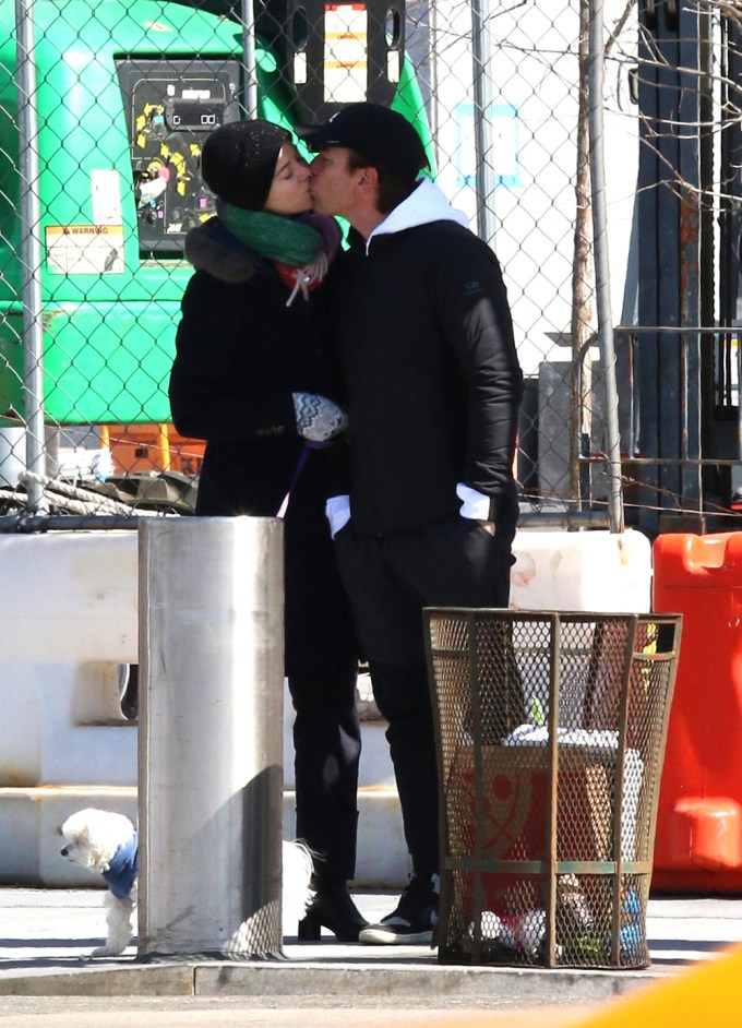 Ewan McGregor & Mary Elizabeth Winstead Kiss in NYC