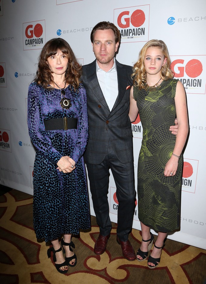 Ewan McGregor, His Wife & Daughter Take Over Red Carpet