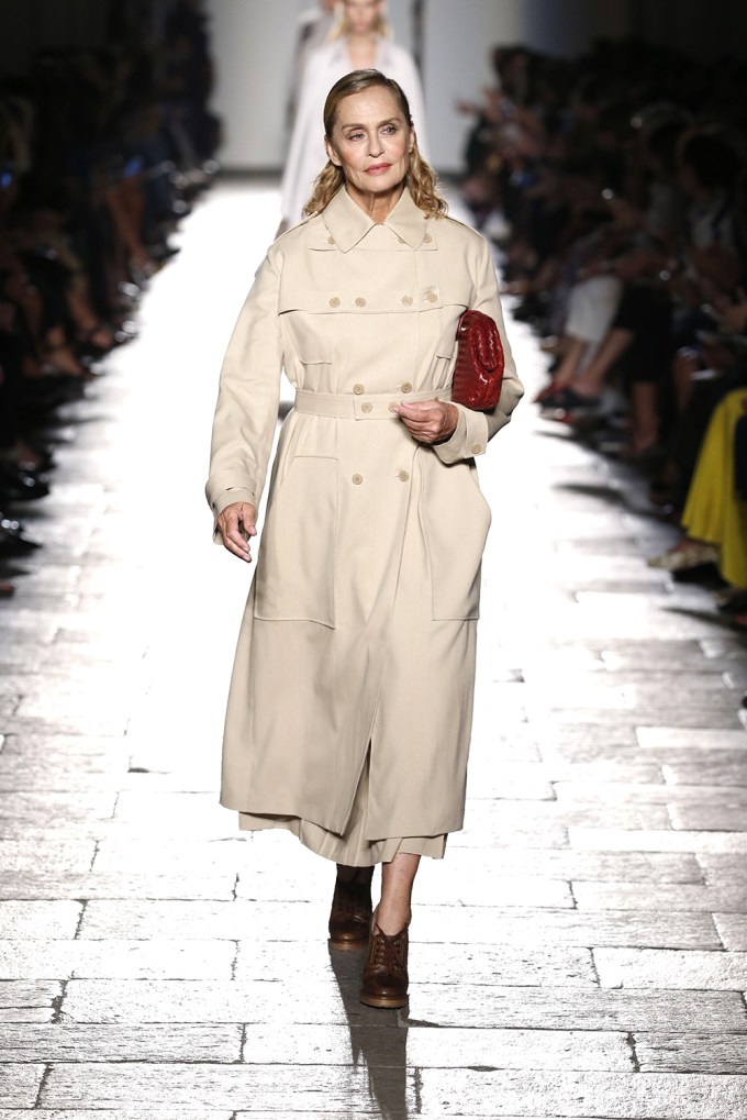Lauren Hutton strutting her stuff