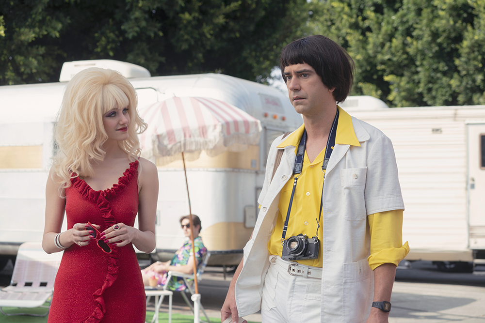 ANGELYNE -- "Glow in the Dark Queen of the Universe" Episode 104 -- Pictured: (l-r) Emmy Rossum as Angelyne, Hamish Linklater as Rick Kraus -- (Photo by: Isabella Vosmikova/Peacock)