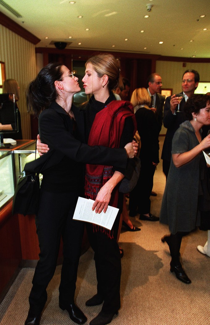 Courteney & Jennifer Pucker Up