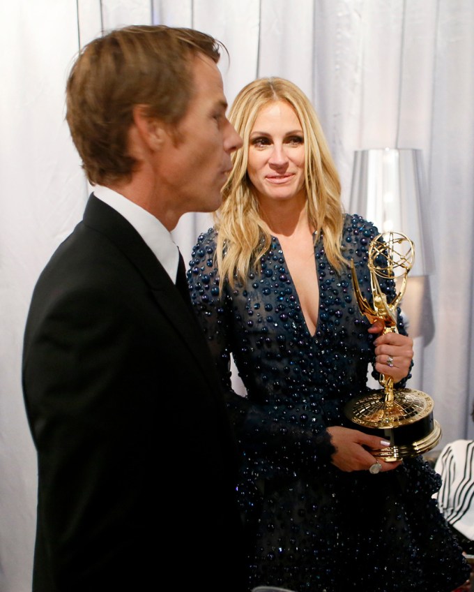 Julia Roberts & Danny Moder At The Emmys