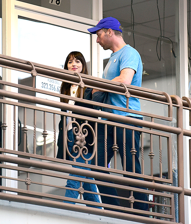 Chris Martin Dakota Johnson 