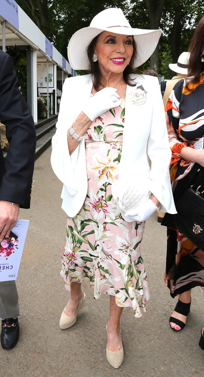 Joan Collins at the 2022 Chelsea Flower Show