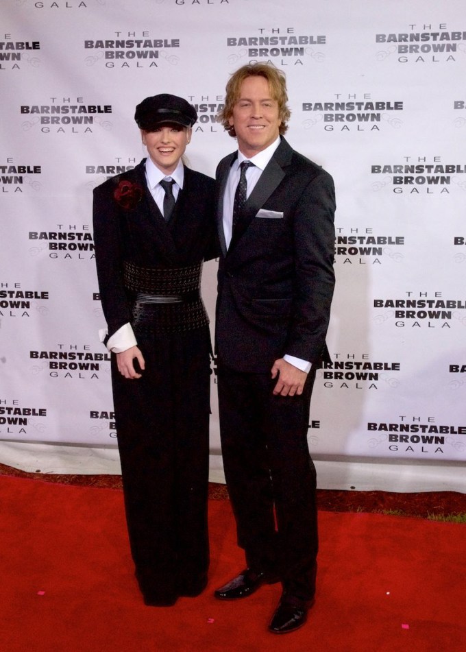 Larry & Dannielynn Birkhead pose on the carpet