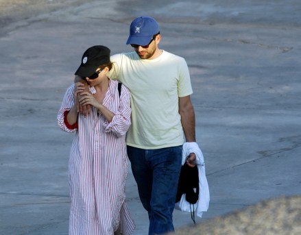 EXCLUSIVE: Ashley Olsen and Louis Eisner enjoying their holidays in Pantelleria, with some of their friends. 14 Aug 2022 Pictured: Ashley Olsen and Louis Eisner in Pantelleria. Photo credit: MEGA TheMegaAgency.com +1 888 505 6342 (Mega Agency TagID: MEGA887213_006.jpg) [Photo via Mega Agency]