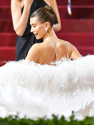 hailey baldwin topper