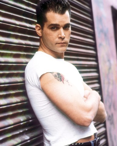 Editorial use only. No book cover usage.Mandatory Credit: Photo by Orion/Kobal/Shutterstock (5884664j)Ray LiottaSomething Wild - 1986Director: Jonathan DemmeOrionUSAFilm PortraitAu bout de la nuit