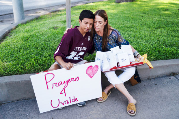 Mourners in Ulvade, Texas