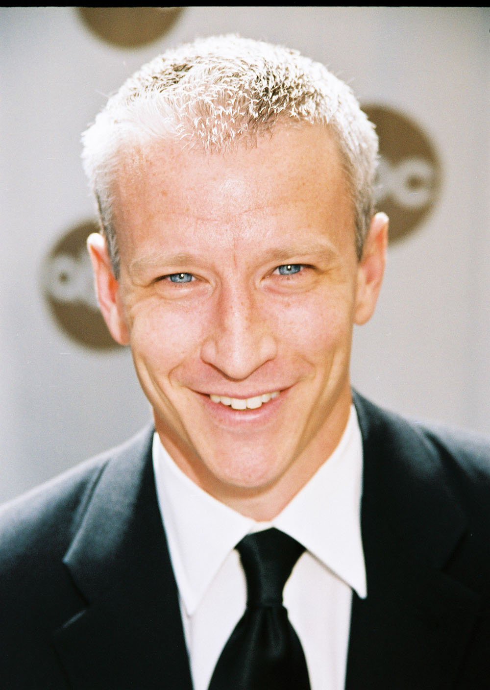 5/15/01  New York
Anderson Cooper
ABC Television Network's 2001-2002 Prime-Time Schedule at the New Amsterdam Theatre in New York.
Photo®Matt Baron/BEI
Various