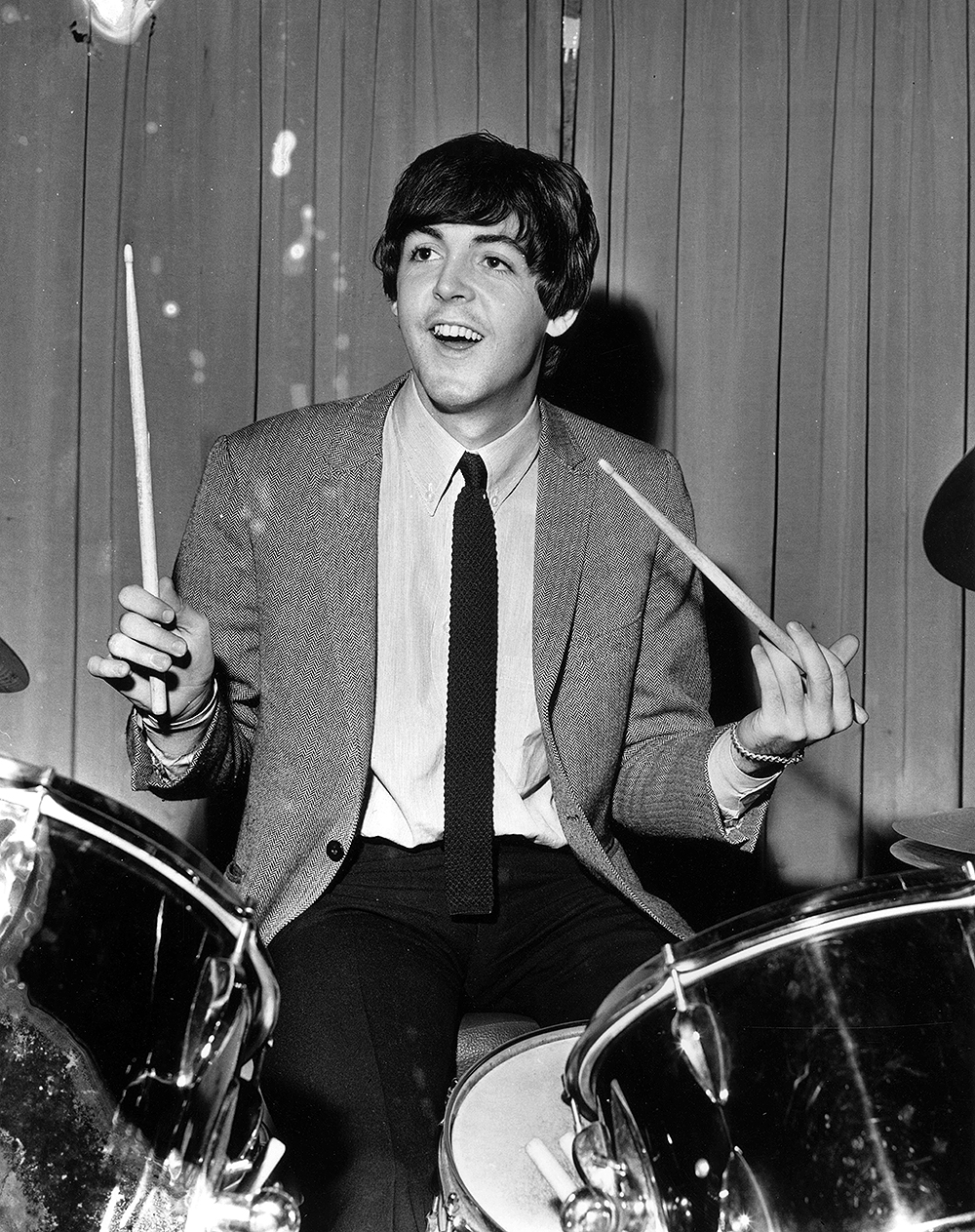 THE BEATLES - PAUL MCCARTNEY
Old Pic Beatlemania