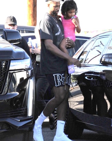 Tristan Thompson is seen leaving with True after dance class in Los Angeles.

Pictured: Tristan Thompson,True Thompson
Ref: SPL5332795 160822 NON-EXCLUSIVE
Picture by: PhotosByDutch / SplashNews.com

Splash News and Pictures
USA: +1 310-525-5808
London: +44 (0)20 8126 1009
Berlin: +49 175 3764 166
photodesk@splashnews.com

World Rights