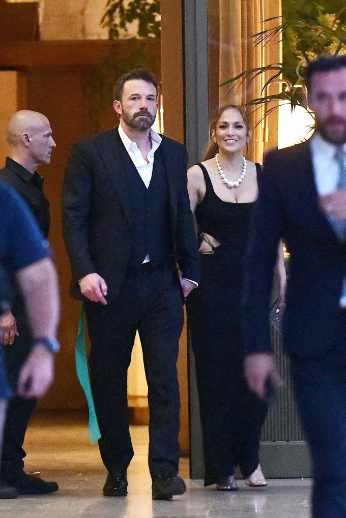 Jennifer Lopez & Ben Affleck at Dinner in Paris