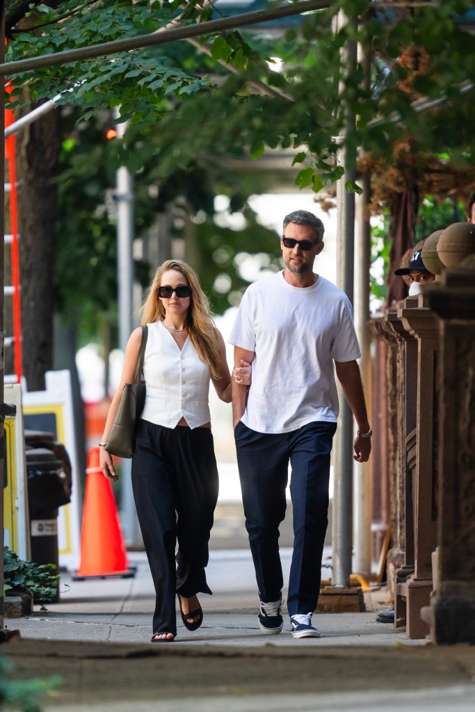 NEW YORK, NEW YORK - AUGUST 22: Jennifer Lawrence (L) and Cooke Maroney are seen in the Upper West Side on August 22, 2023 in New York City. (Photo by Gotham/GC Images)