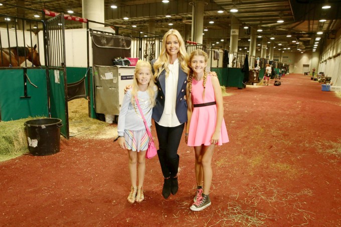 Sami Sheen poses with her sister Lola & mom Denise Richards