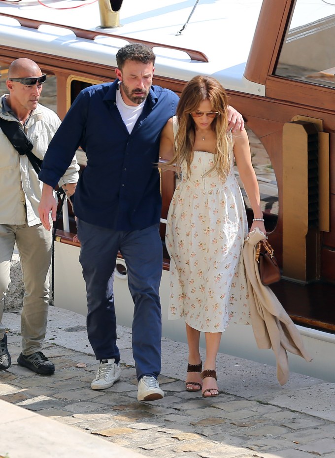 Ben Affleck Puts His Arm Around J.Lo