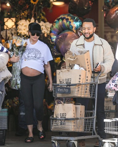 Beverly Hills, CA - Pregnant Chrissy Teigen and husband John Legend stock up on groceries on Thanksgiving Eve at a Bev Hills grocery store. We catch Chrissy with her pregnant belly on full display as the Versace tee rides up her baby bump. The couple did a handful of shopping leaving the grocery store with two full shopping carts. Pictured: Chrissy Teigen, John Legend BACKGRID USA 23 NOVEMBER 2022 BYLINE MUST READ: SPOT / BACKGRID USA: +1 310 798 9111 / usasales@backgrid.com UK: +44 208 344 2007 / uksales@backgrid.com *UK Clients - Pictures Containing Children Please Pixelate Face Prior To Publication*