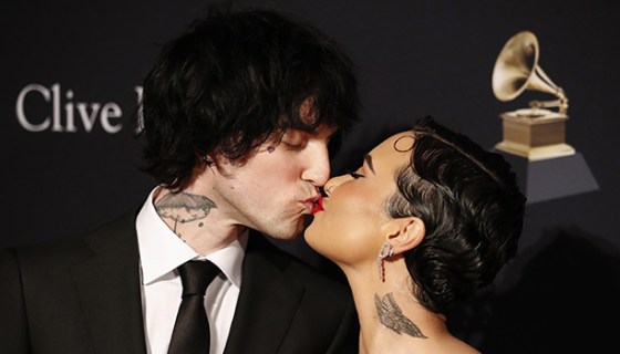 Demi Lovato kissing boyfriend Jute$ on the red carpet