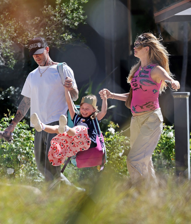 Adam Levine, Behati Prinsloo, Daughter