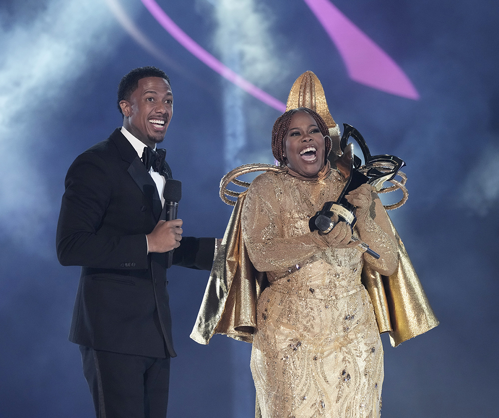 THE MASKED SINGER: L-R: Host Nick Cannon and Amber Riley in the “2 hour Epic Season Finale Part 1 and 2” episode of THE MASKED SINGER airing Wednesday, Nov. 30 (8:00-10:00 PM ET/PT) on FOX. © 2022 FOX Media LLC. CR: Michael Becker / FOX.