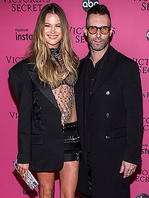 Behati Prinsloo, Adam Levine