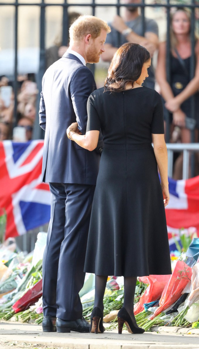 Prince Harry & Meghan Markle stay close