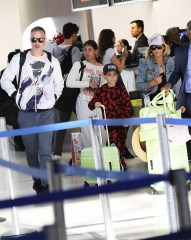 Los Angeles, CA  - *EXCLUSIVE*  - Sarah Michelle Gellar and Freddie Prinze Jr make their way through LAX as they arrive ahead of a flight out of Los Angeles to France with their kids.

Pictured: Sarah Michelle Gellar, Freddie Prinze Jr.

BACKGRID USA 11 JULY 2023 

USA: +1 310 798 9111 / usasales@backgrid.com

UK: +44 208 344 2007 / uksales@backgrid.com

*UK Clients - Pictures Containing Children
Please Pixelate Face Prior To Publication*