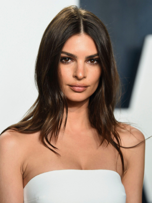 Emily Ratajkowski mystery man kiss