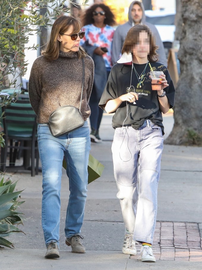 Jennifer Garner & Seraphina Shopping