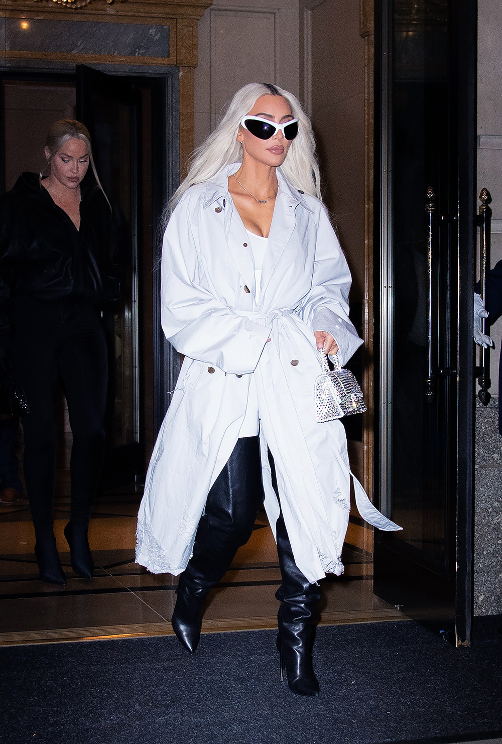 Kim Kardashian exits her New York City hotel looking amazing in all white. Pictured: Kim Kardashian Ref: SPL5499133 011122 NON-EXCLUSIVE Picture by: WavyPeter / SplashNews.com Splash News and Pictures USA: +1 310-525-5808 London: +44 (0)20 8126 1009 Berlin: +49 175 3764 166 photodesk@splashnews.com World Rights