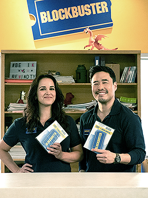 Blockbuster. (L to R) Melissa Fumero as Eliza, Randall Park as Timmy in Blockbuster. Cr. Ricardo Hubbs/Netflix © 2022