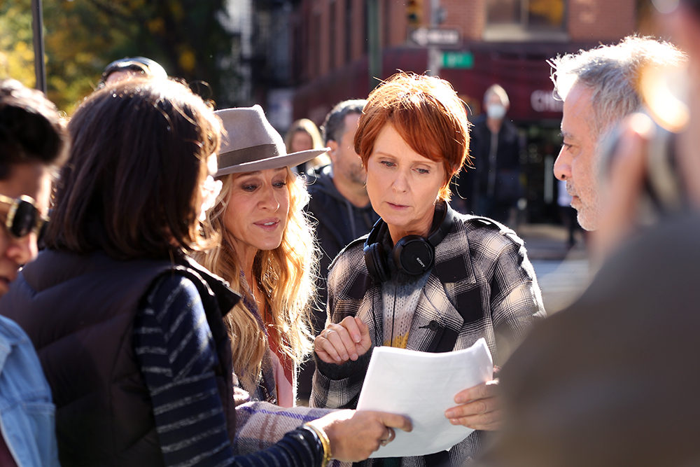 Cynthia Nixon directs Sarah Jessica Parker on the set of 'And Just Like That' in New York City, NY, USA.

Pictured: Sarah Jessica Parker,Cynthia Nixon
Ref: SPL5499309 021122 NON-EXCLUSIVE
Picture by: Christopher Peterson / SplashNews.com

Splash News and Pictures
USA: +1 310-525-5808
London: +44 (0)20 8126 1009
Berlin: +49 175 3764 166
photodesk@splashnews.com

World Rights