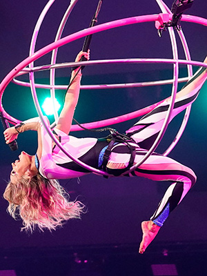 Carrie Underwood AMAs performance 2022