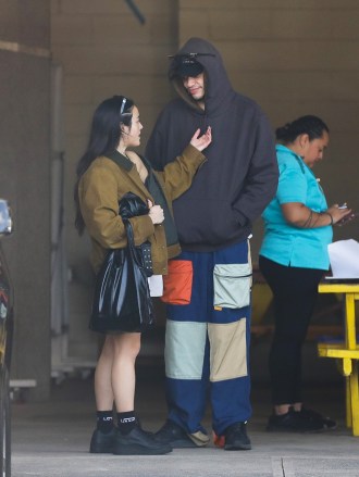 Maui, HI  - *EXCLUSIVE*  - Pete Davidson and Chase Sui Wonders leave Hawaii after a romantic week. Pictures were taken on 01/26/22.

Pictured: Pete Davidson and Chase Sui Wonders

BACKGRID USA 29 JANUARY 2023 

BYLINE MUST READ: BACKGRID

USA: +1 310 798 9111 / usasales@backgrid.com

UK: +44 208 344 2007 / uksales@backgrid.com

*UK Clients - Pictures Containing Children
Please Pixelate Face Prior To Publication*