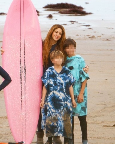 ** RIGHTS: NO TV ** Cantabria, SPAIN  - *EXCLUSIVE*  - *Not Available for Broadcast**Colombian Singer Shakira takes a break to go surfing AGAIN with a handsome surf coach in Cantabria, Spain. Shakira was accompanied by her children before heading to Miami after splitting from footballer Gerard Pique after 11 years. *Shot on NOV 26, 2022*

Pictured: Shakira

BACKGRID USA 30 NOVEMBER 2022 

BYLINE MUST READ: Lagencia Press / BACKGRID

USA: +1 310 798 9111 / usasales@backgrid.com

UK: +44 208 344 2007 / uksales@backgrid.com

*UK Clients - Pictures Containing Children
Please Pixelate Face Prior To Publication*