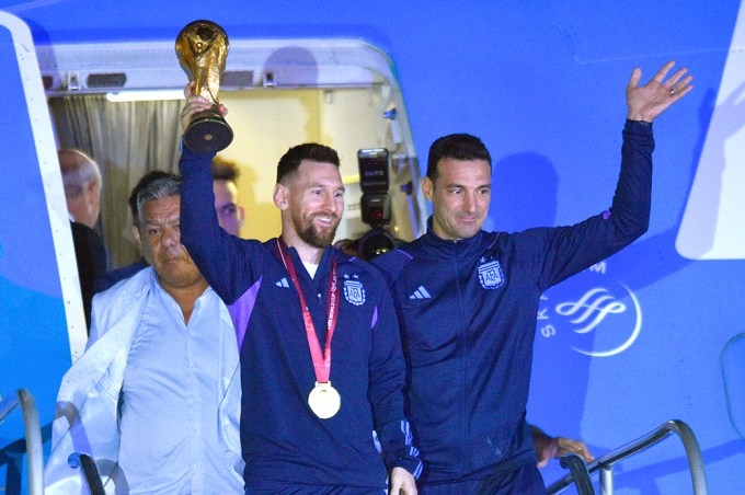 Lionel Messi & Lionel Scaloni Deplane