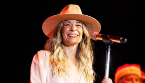 LeAnn Rimes singing