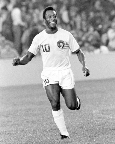 Pele (NY Cosmos) New York Cosmos v Los Angeles (LA) Aztecs 17 May 1976 North Amercian Soccer League (NASL) NASL 1976: NY Cosmos 6 LA Aztecs 0
Sport