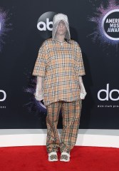 2019 American Music Awards - Arrivals. 24 Nov 2019 Pictured: Billie Eilish. Photo credit: Jen Lowery / MEGA TheMegaAgency.com +1 888 505 6342 (Mega Agency TagID: MEGA556226_037.jpg) [Photo via Mega Agency]