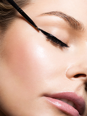 eyeliner feature